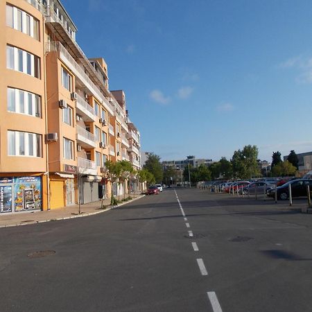 Apartamenti Zhelezovi Поморие Екстериор снимка