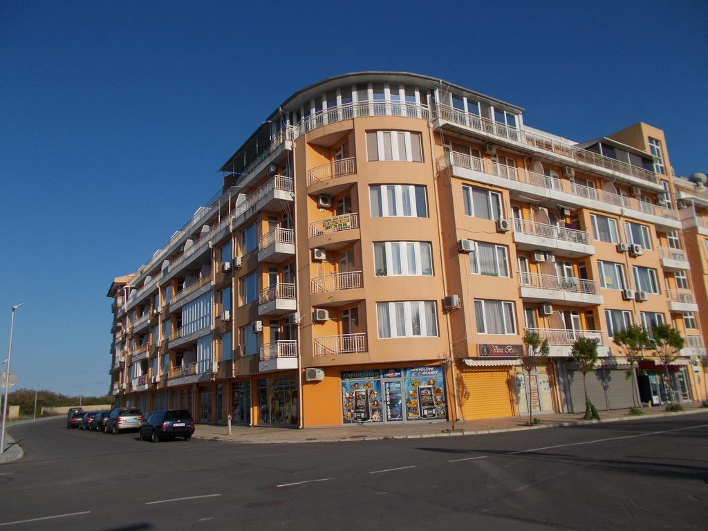 Apartamenti Zhelezovi Поморие Екстериор снимка