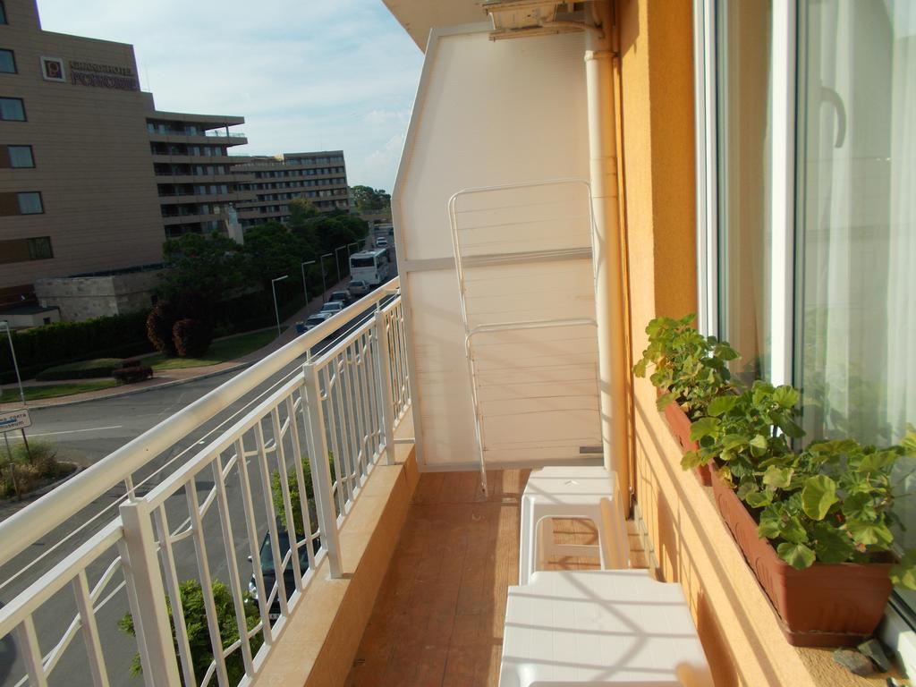 Apartamenti Zhelezovi Поморие Екстериор снимка