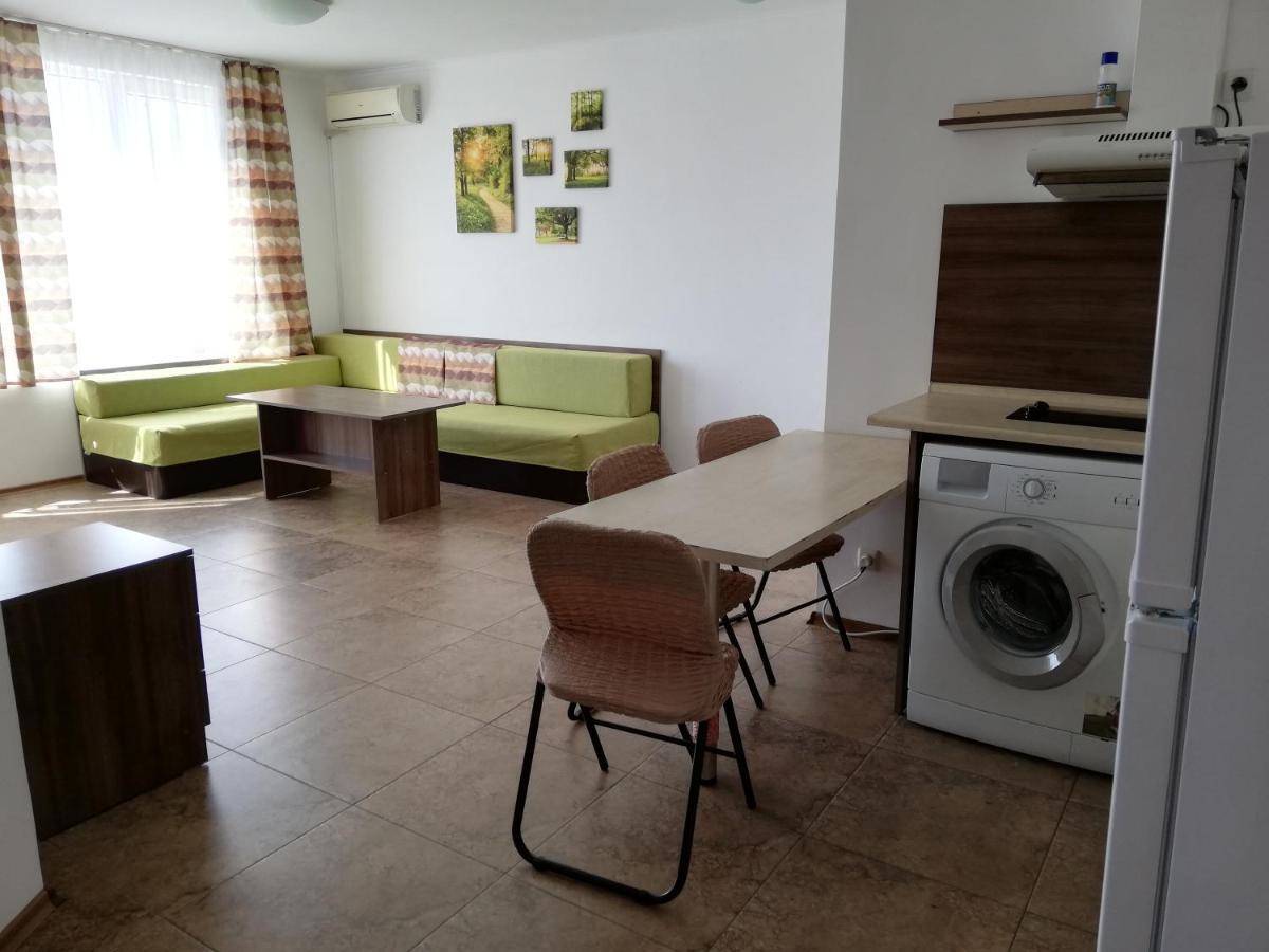 Apartamenti Zhelezovi Поморие Екстериор снимка