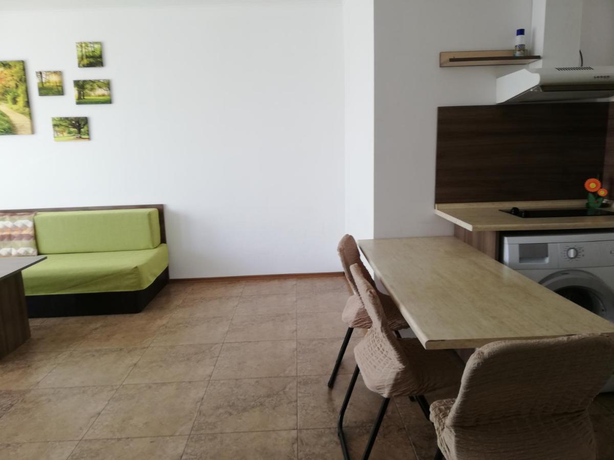 Apartamenti Zhelezovi Поморие Екстериор снимка