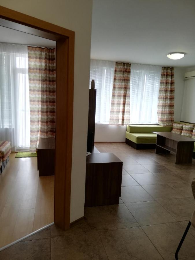 Apartamenti Zhelezovi Поморие Екстериор снимка