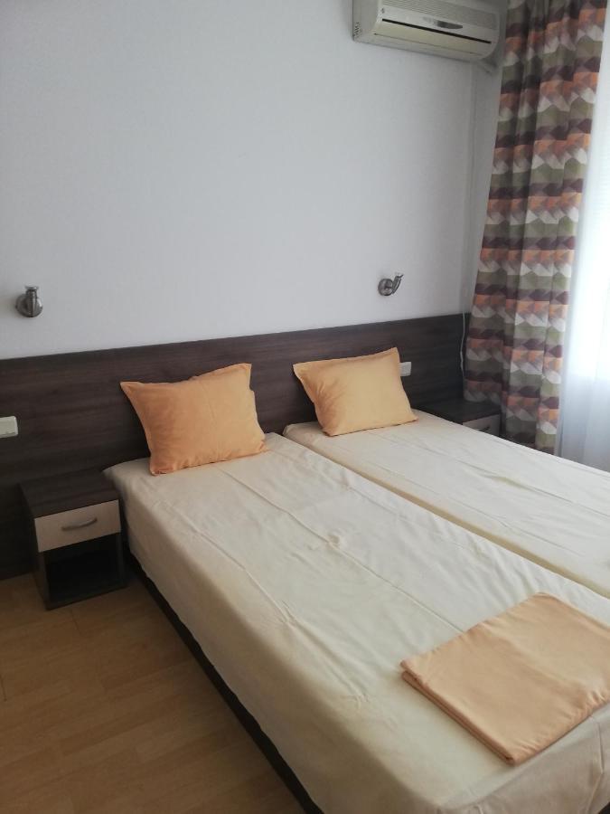 Apartamenti Zhelezovi Поморие Екстериор снимка