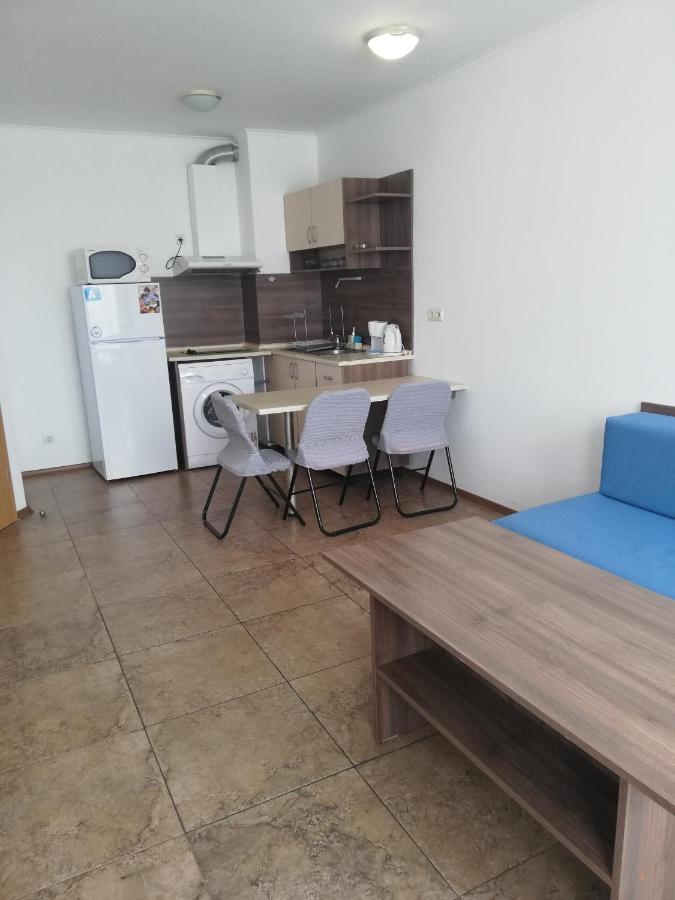 Apartamenti Zhelezovi Поморие Екстериор снимка