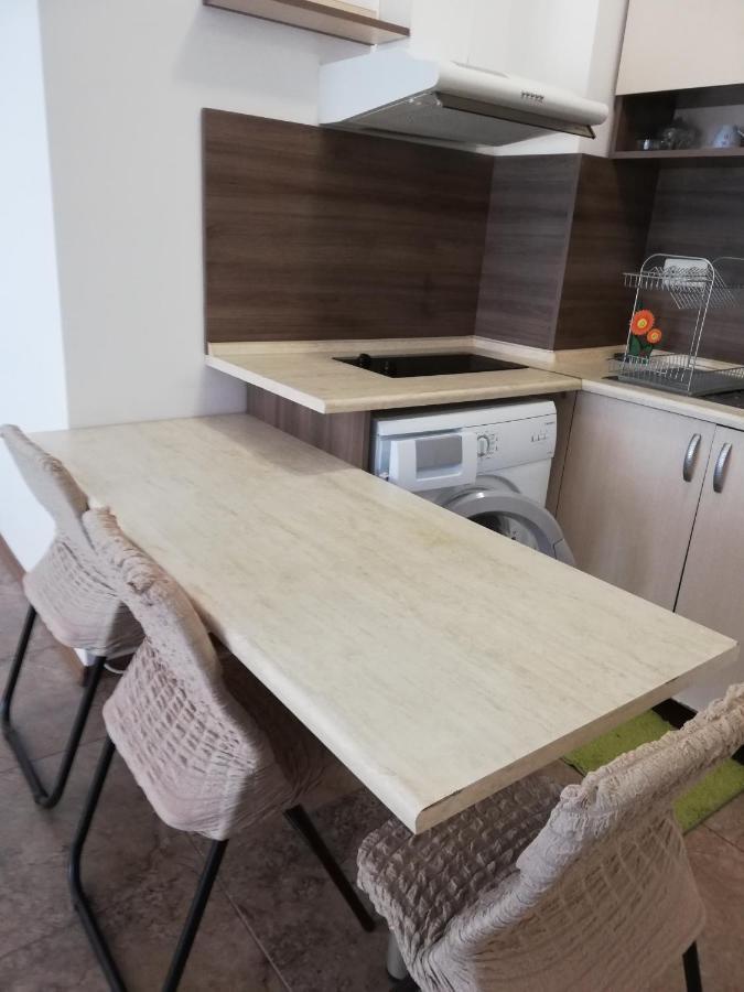 Apartamenti Zhelezovi Поморие Екстериор снимка