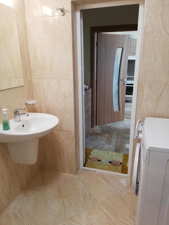 Apartamenti Zhelezovi Поморие Екстериор снимка