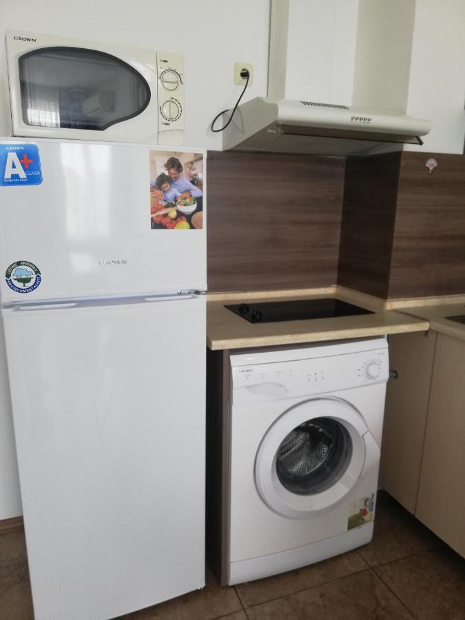 Apartamenti Zhelezovi Поморие Екстериор снимка