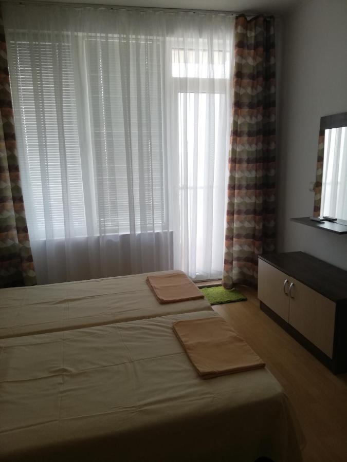 Apartamenti Zhelezovi Поморие Екстериор снимка